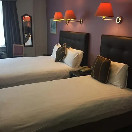 Parliament Hotel 3*