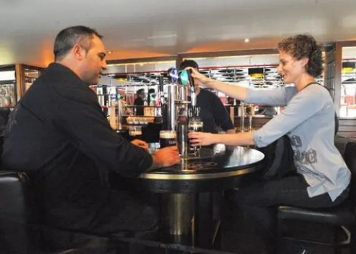 Отель Parliament